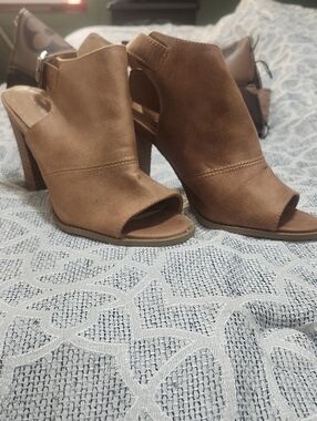 Report Brown Suede Peep-Toe Block Heel Sandals